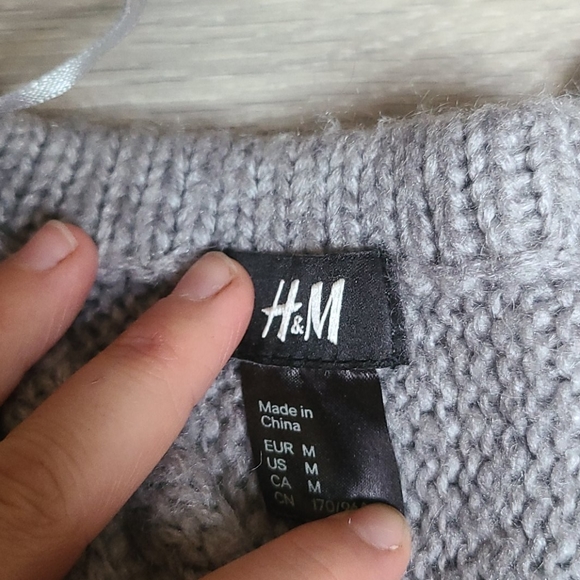 H and m Grey knit shirt - Picture 2 of 2